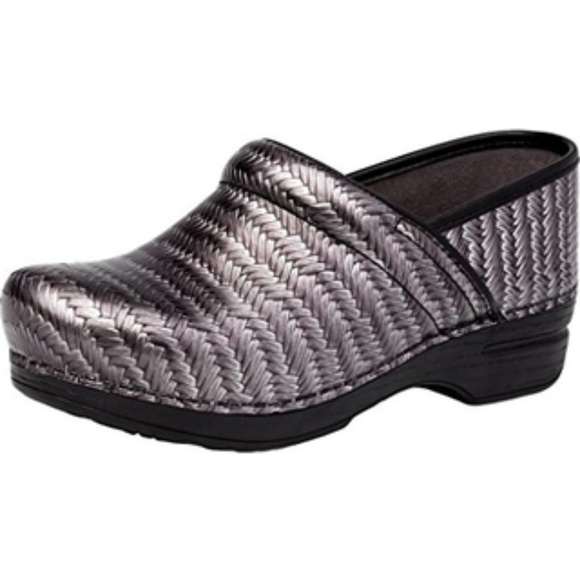 dansko xp nursing shoes